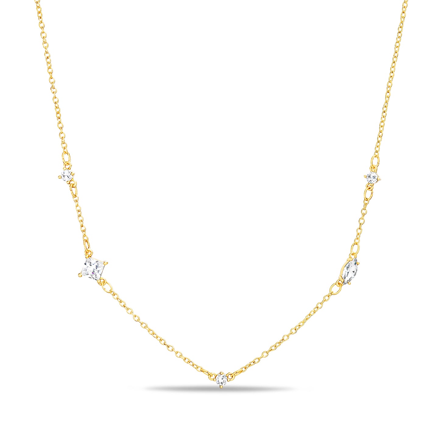Collar dorado con zirconias de diferentes tamaños