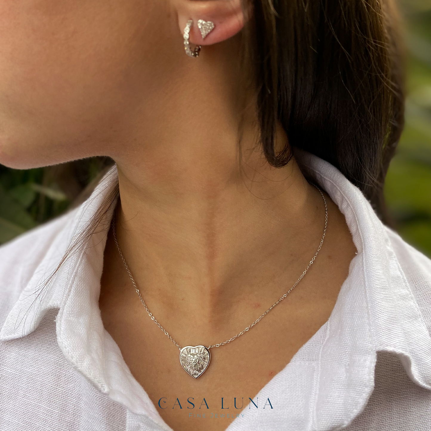 Collar de corazón con baguettes y zirconias plateadas