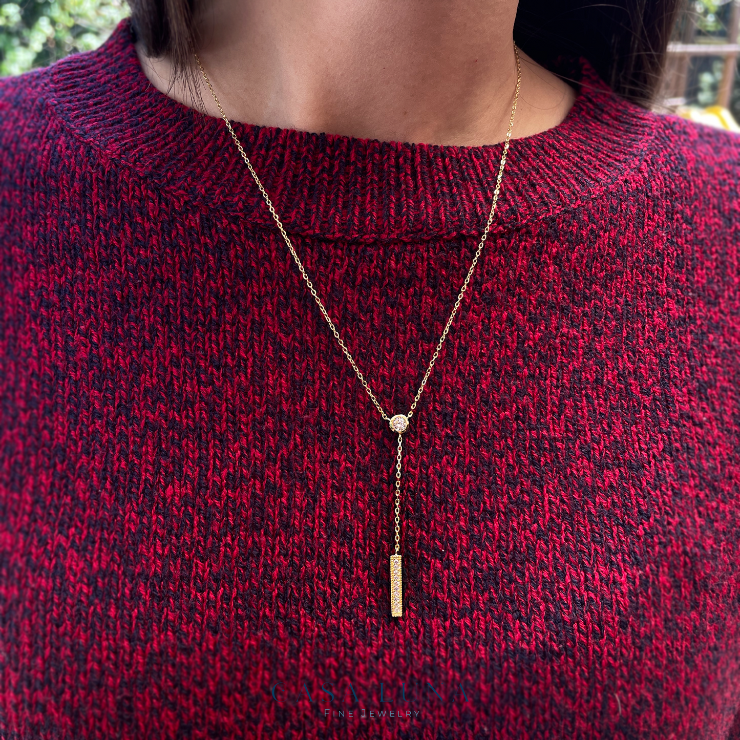 Collar con zirconia y barra dorada