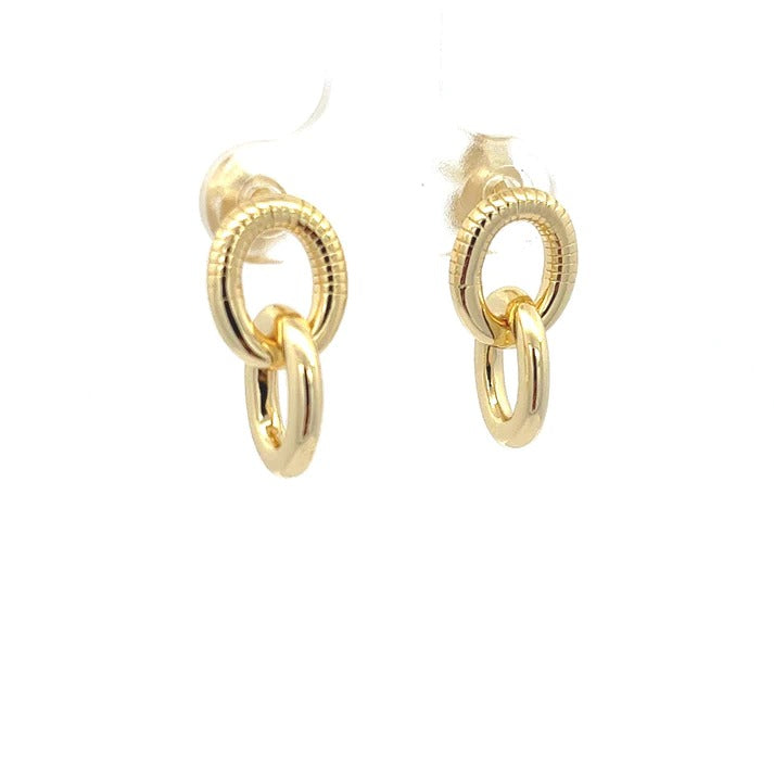 Arete doble eslabón liso y diseño dorado